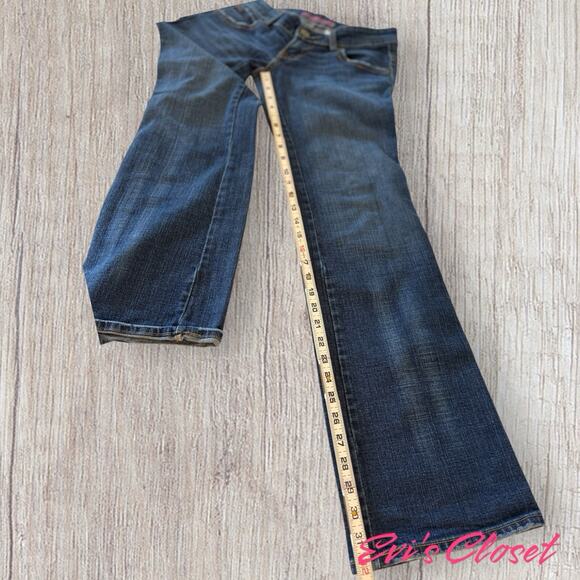 Levi’s Woman’s Sz 7M Med-Wash Jeans Stretch Yellow Stitching & Logos - Picture 10 of 13